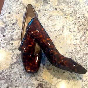 Elegant Women's Tortoiseshell Flats